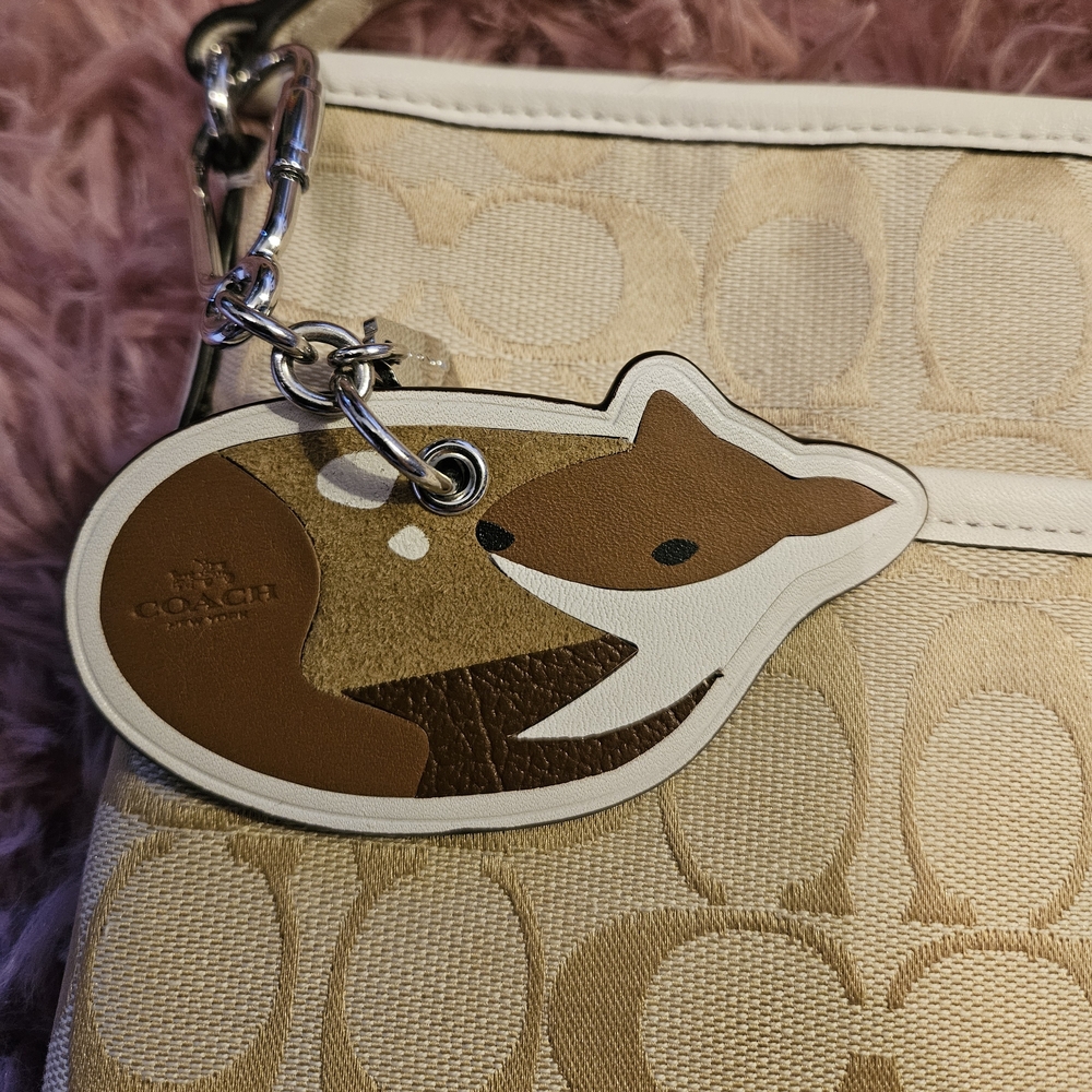 Elegant Coach Cream Shoulder/Crossbody Bag - Picture 2 of 16